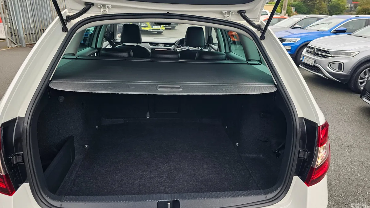 Skoda Octavia Estate, Petrol, 2020, White