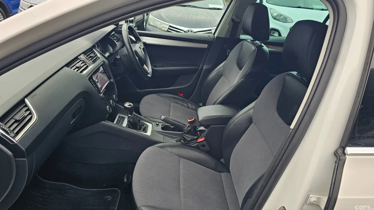 Skoda Octavia Estate, Petrol, 2020, White