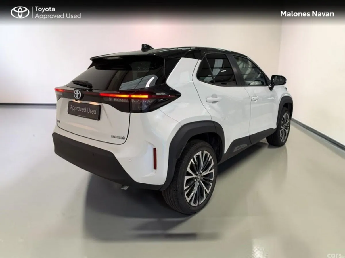 Toyota Yaris Cross Hatchback, Petrol Hybrid, 2024, White