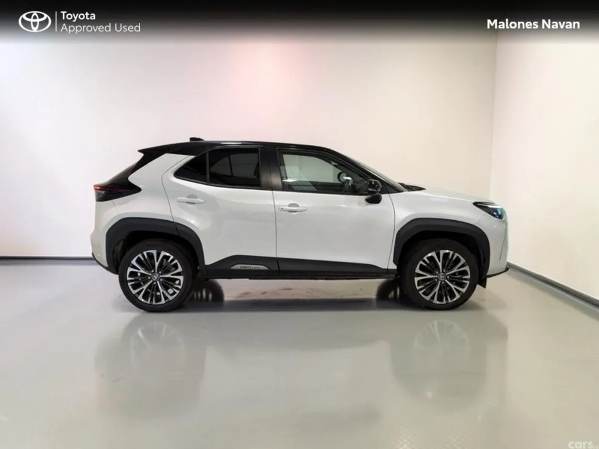 Toyota Yaris Cross Hatchback, Petrol Hybrid, 2024, White