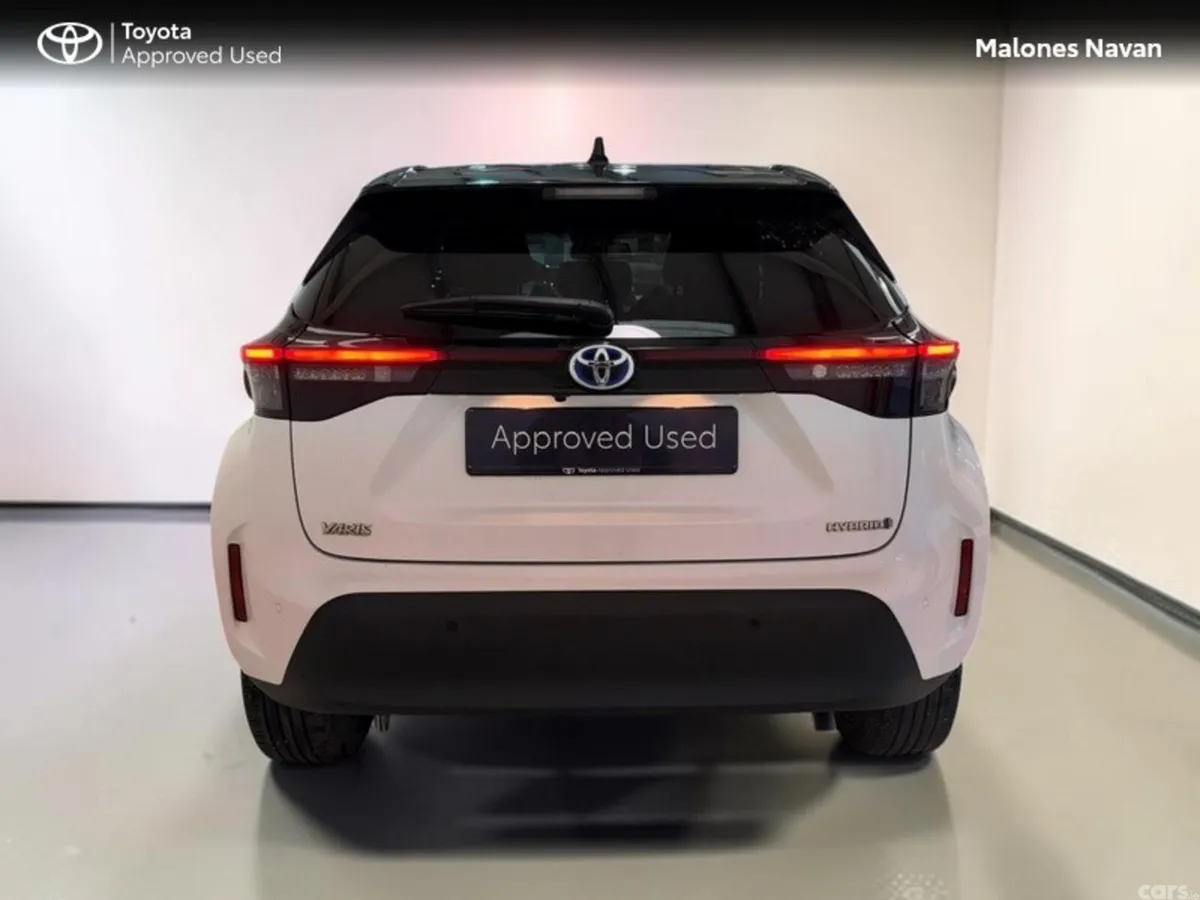 Toyota Yaris Cross Hatchback, Petrol Hybrid, 2024, White