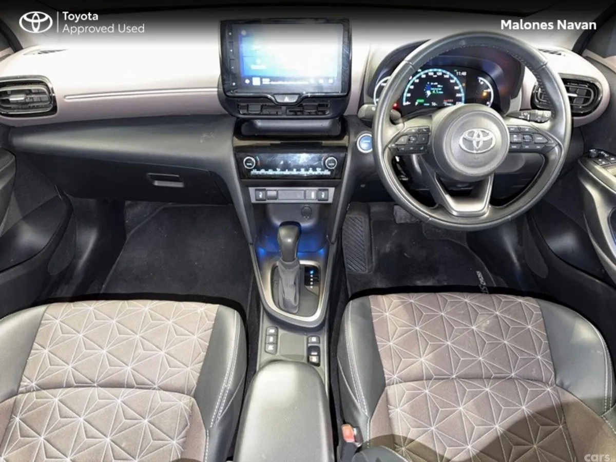 Toyota Yaris Cross Hatchback, Petrol Hybrid, 2024, White