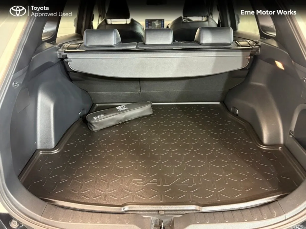 Toyota RAV4 SUV, Petrol Hybrid, 2022, White