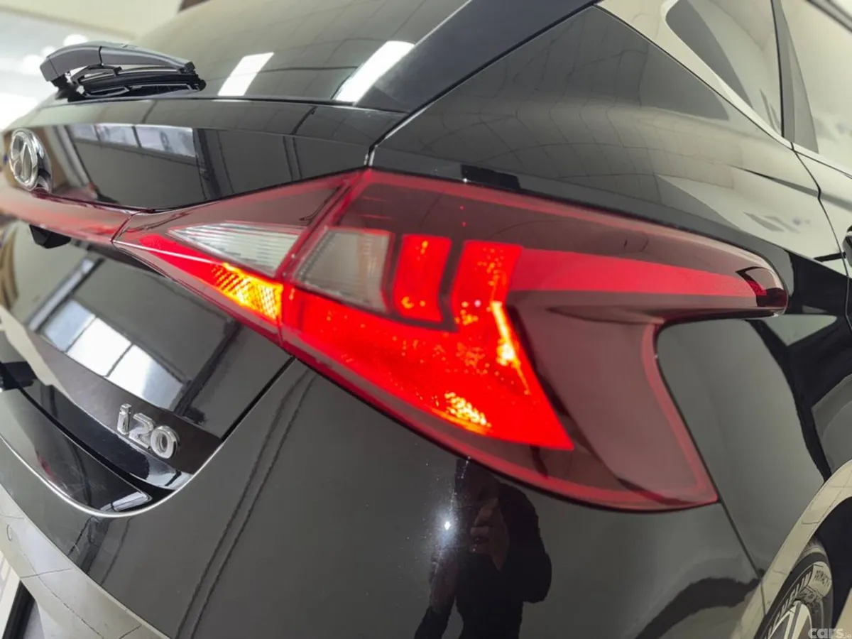 Hyundai i20 Hatchback, Petrol, 2021, Black