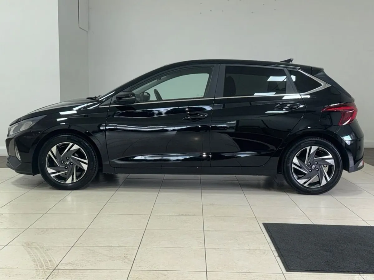 Hyundai i20 Hatchback, Petrol, 2021, Black
