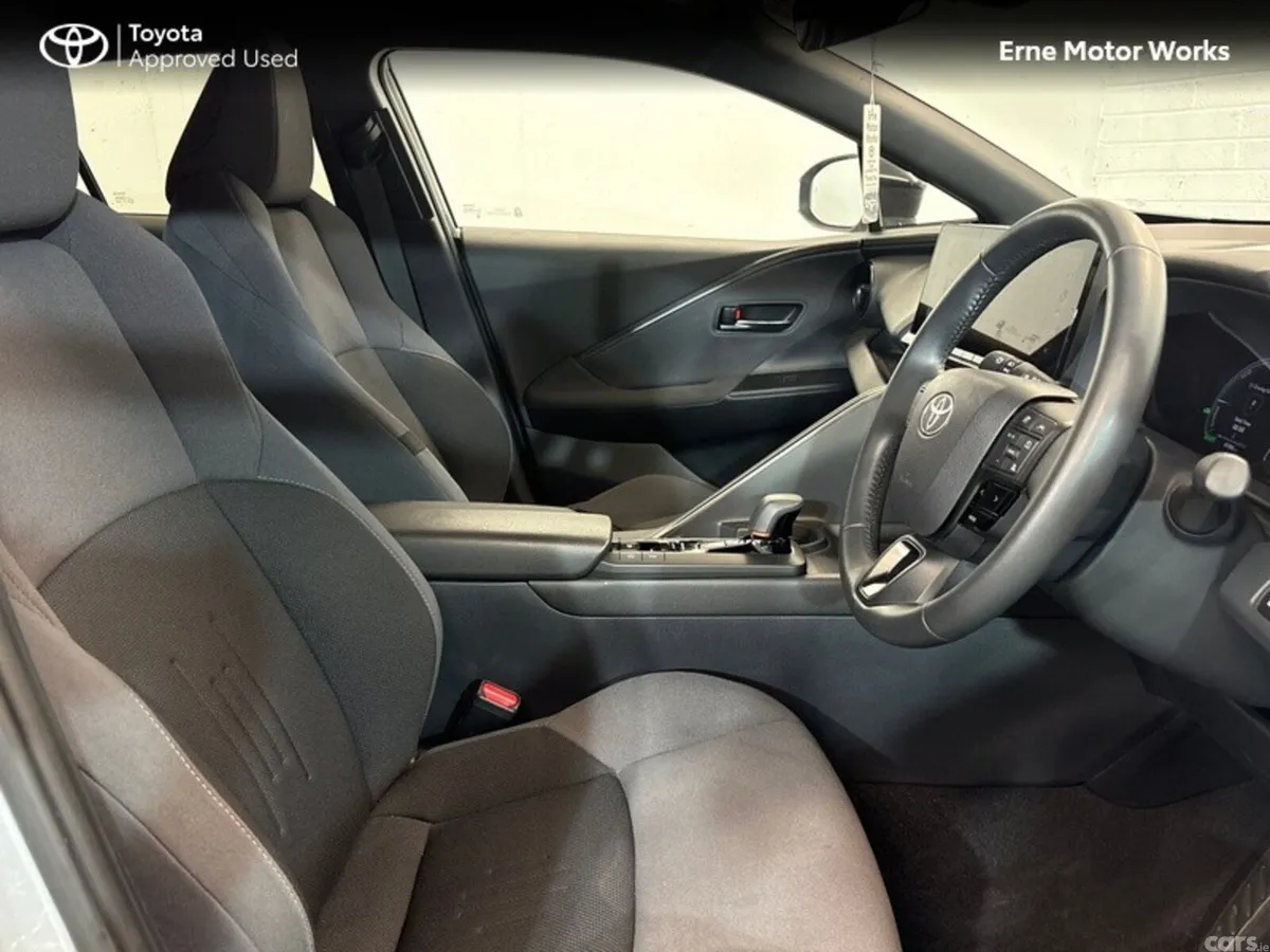 Toyota C-HR SUV, Petrol Hybrid, 2024, Silver