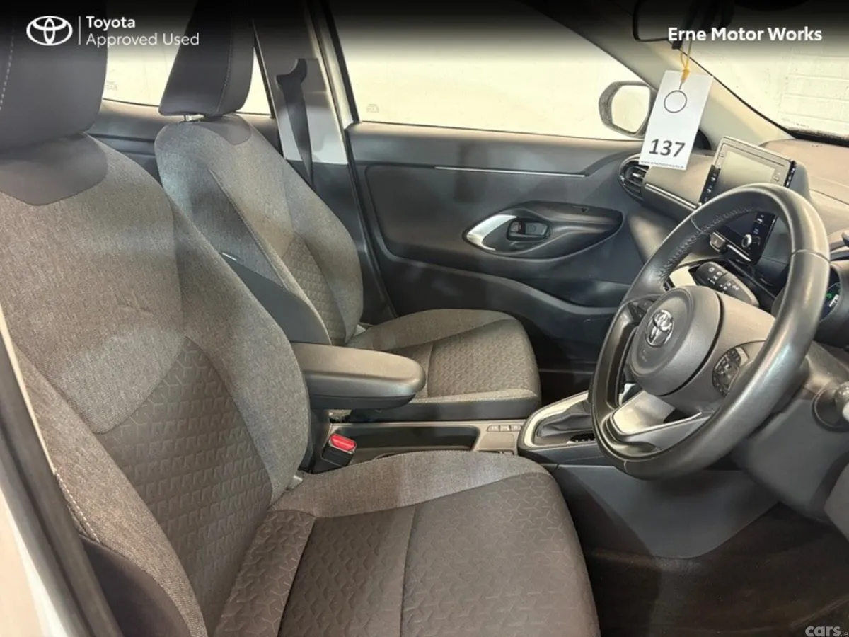 Toyota Yaris Cross Hatchback, Petrol Hybrid, 2022, White
