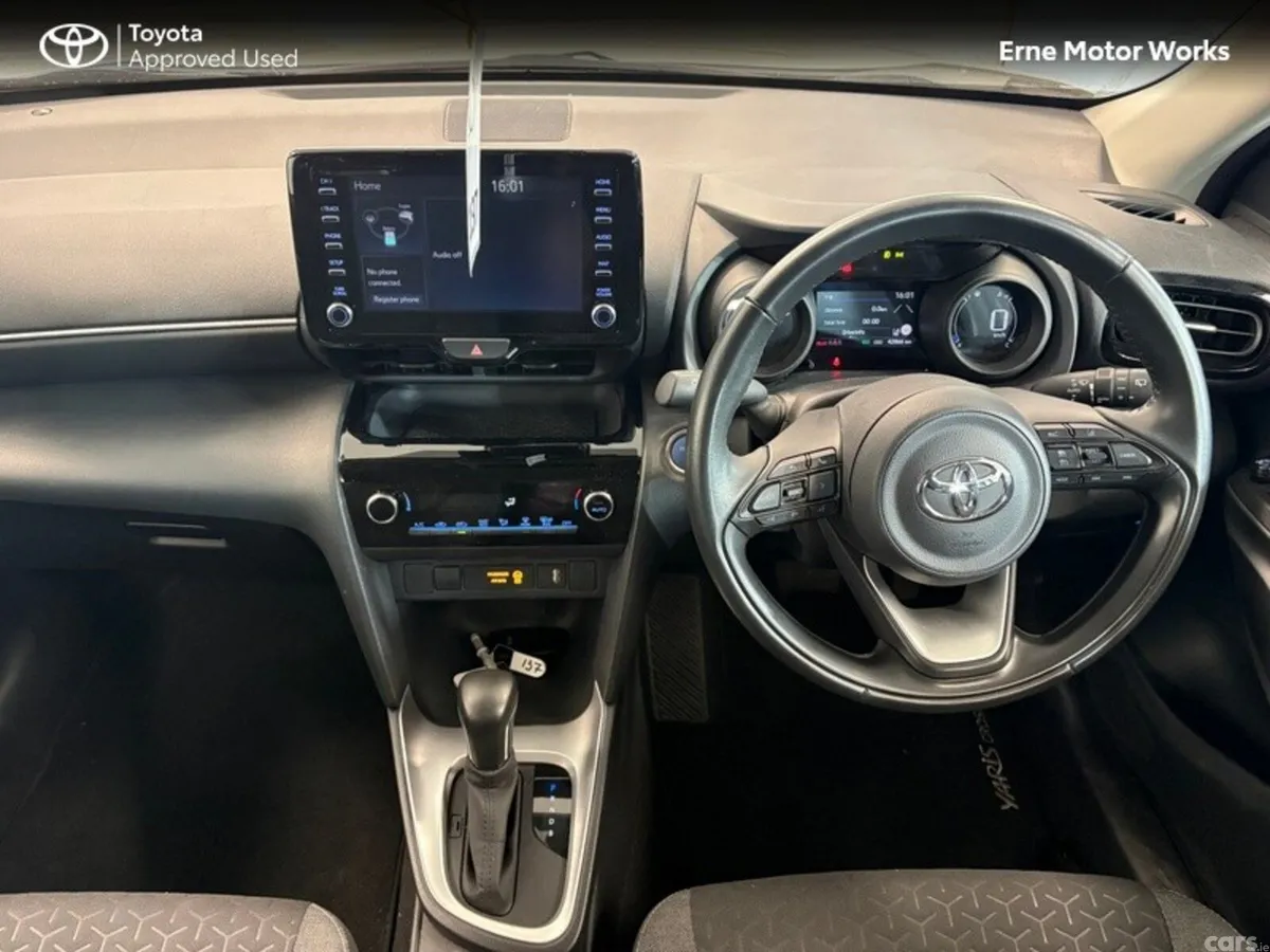 Toyota Yaris Cross Hatchback, Petrol Hybrid, 2022, White