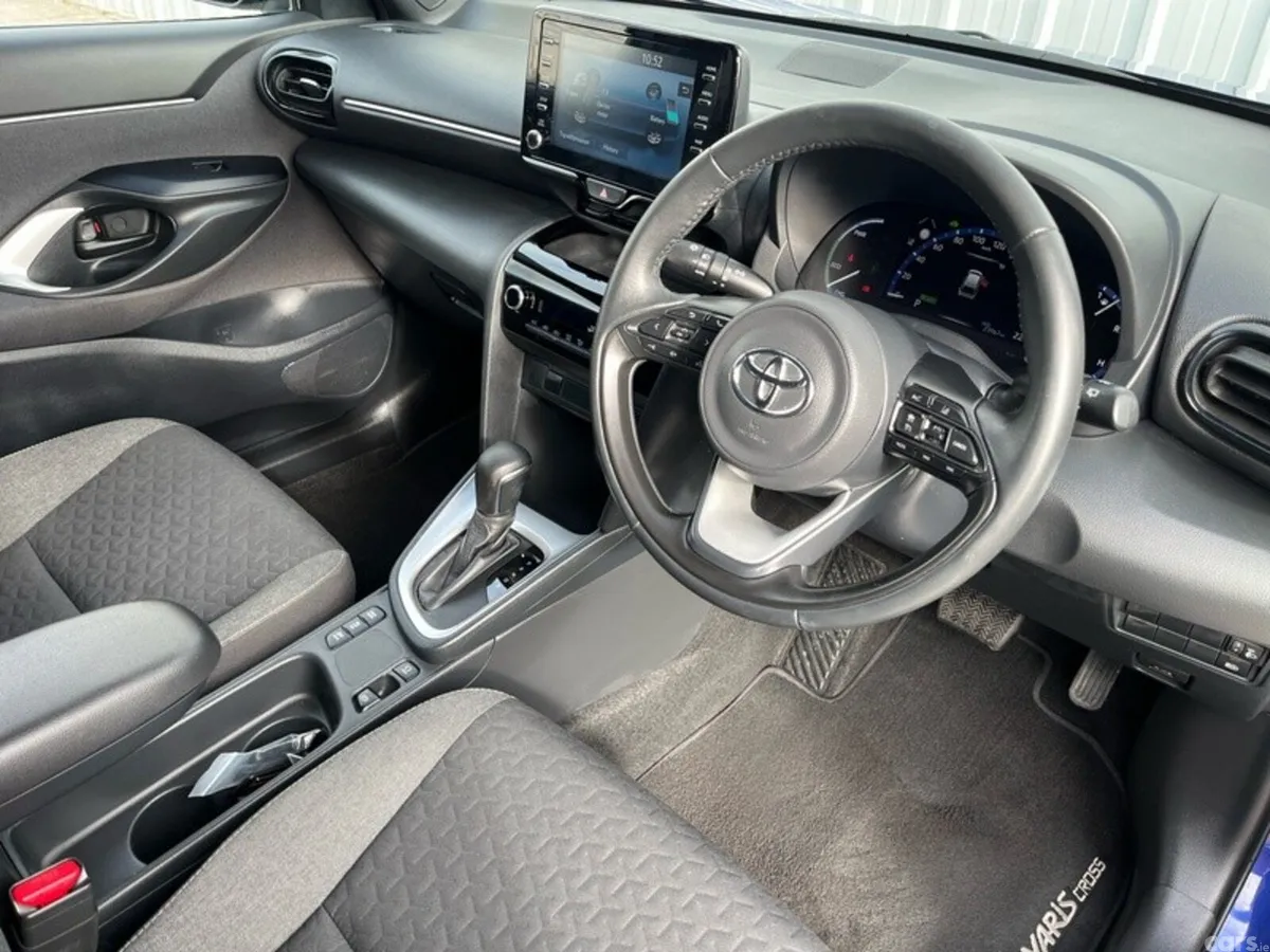 Toyota Yaris Cross Hatchback, Petrol Hybrid, 2024, Blue
