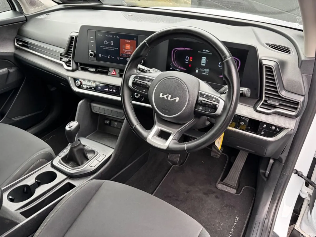 Kia Sportage MPV, Diesel, 2022, White