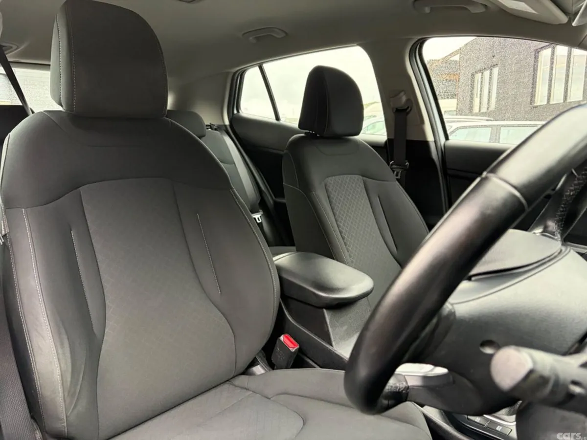 Kia Sportage MPV, Diesel, 2022, White