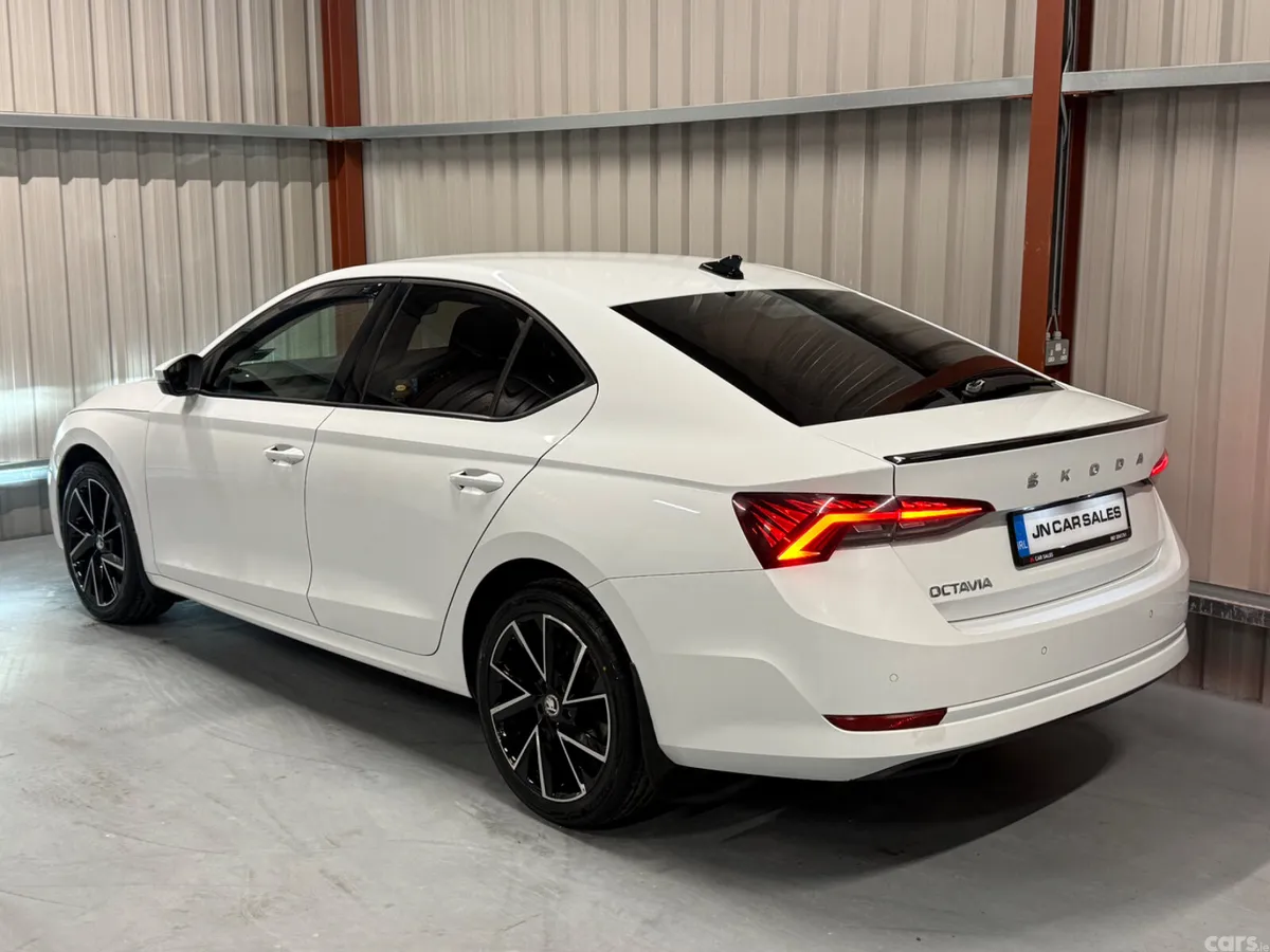 Skoda Octavia Saloon, Diesel, 2021, White