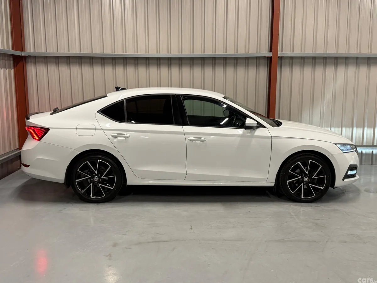 Skoda Octavia Saloon, Diesel, 2021, White