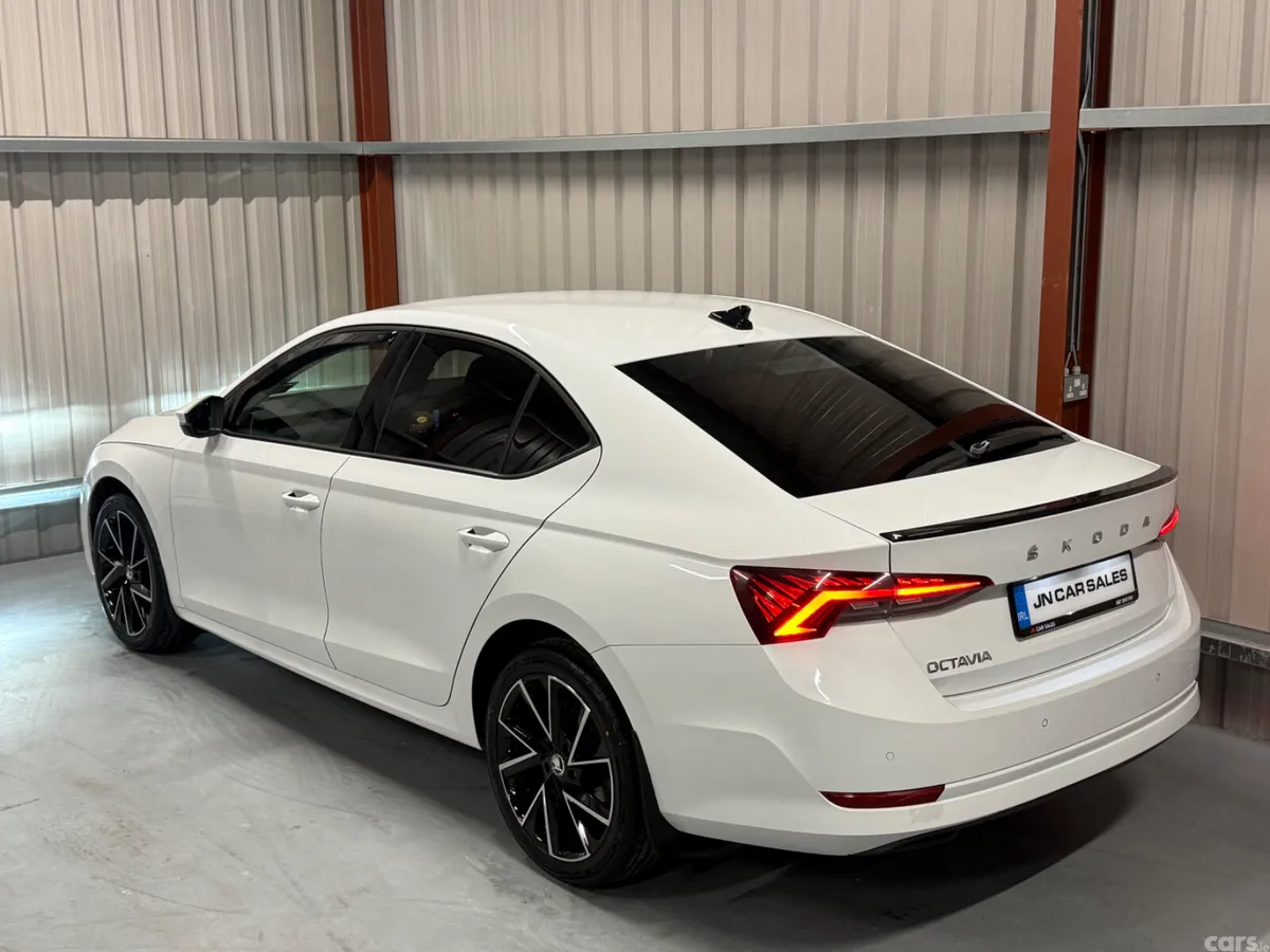 Skoda Octavia Saloon, Diesel, 2021, White