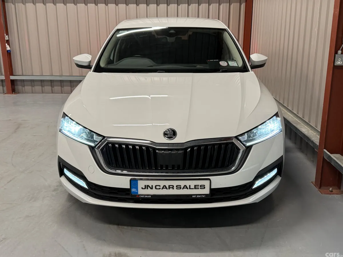 Skoda Octavia Saloon, Diesel, 2021, White