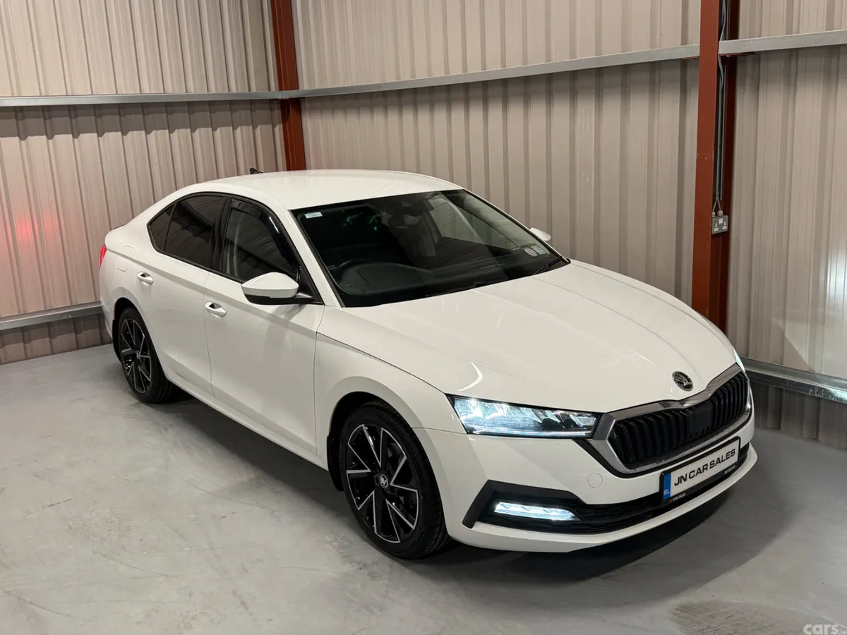 Skoda Octavia Saloon, Diesel, 2021, White