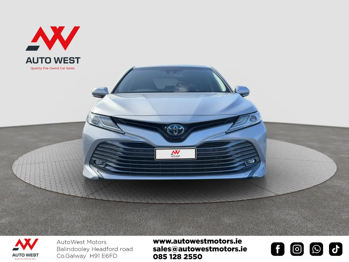 Toyota Camry Saloon, Petrol Hybrid, 2019, Silver