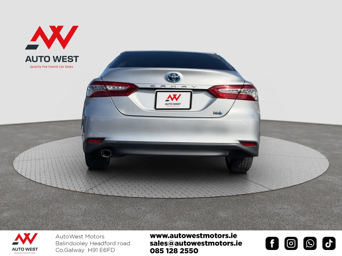 Toyota Camry Saloon, Petrol Hybrid, 2019, Silver