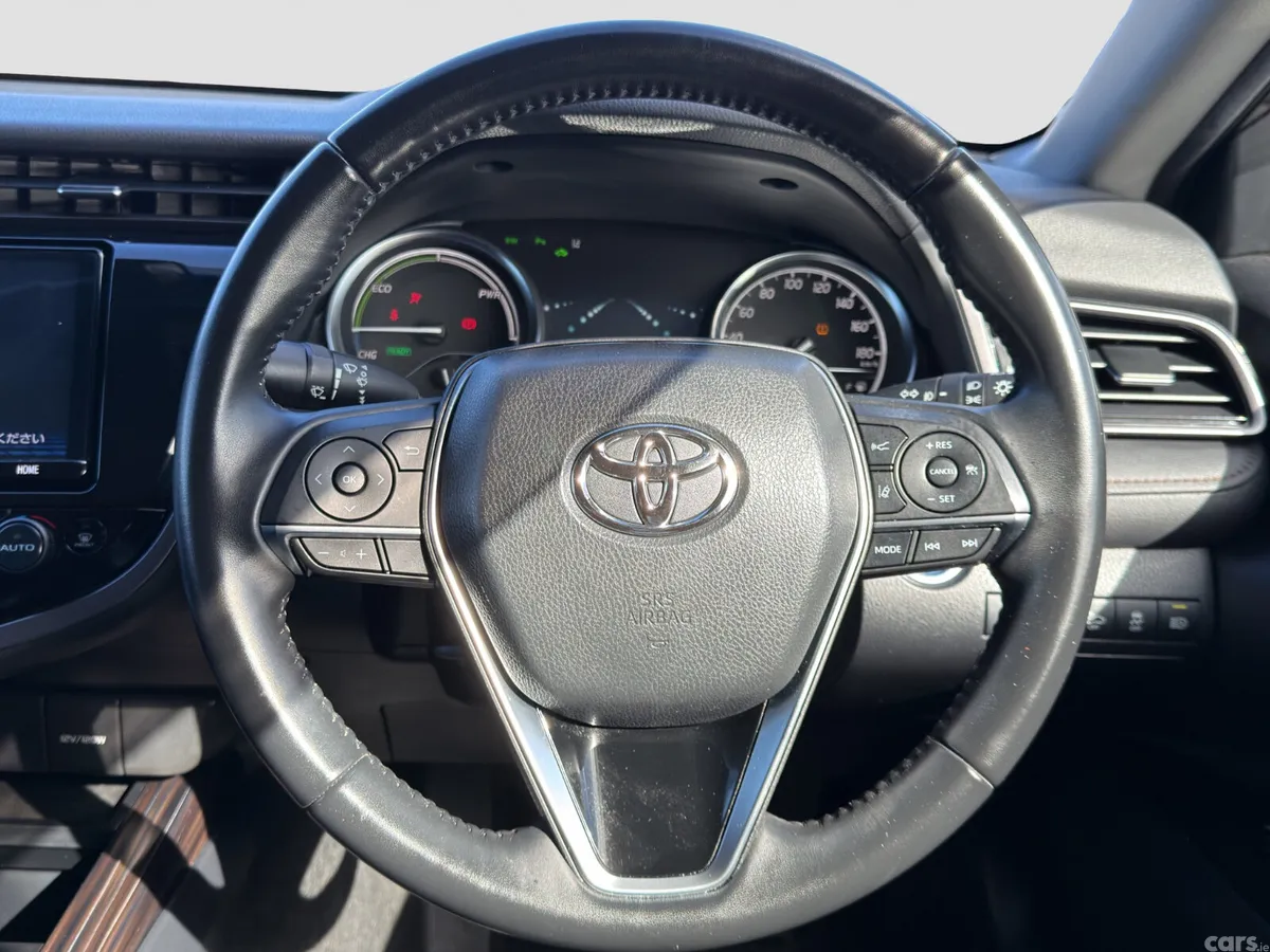 Toyota Camry Saloon, Petrol Hybrid, 2019, Silver