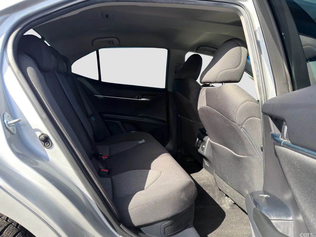 Toyota Camry Saloon, Petrol Hybrid, 2019, Silver