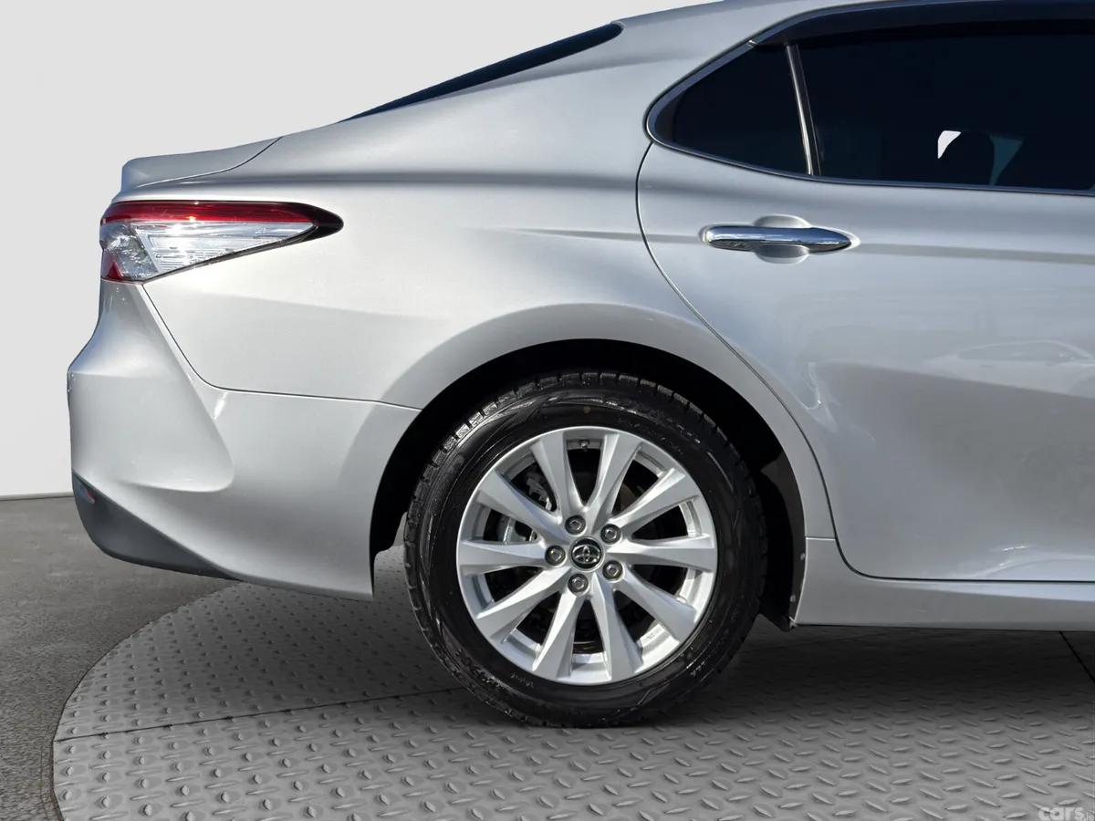 Toyota Camry Saloon, Petrol Hybrid, 2019, Silver