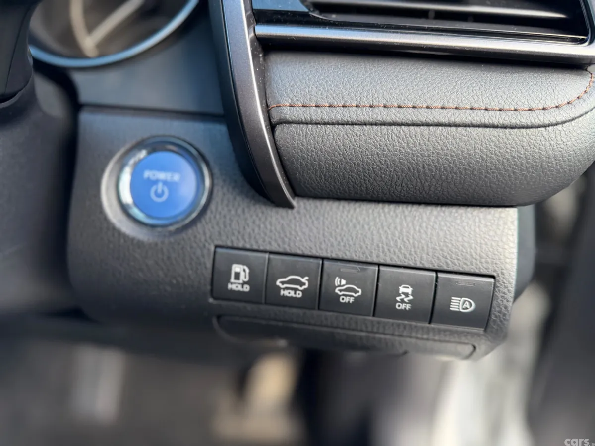 Toyota Camry Saloon, Petrol Hybrid, 2019, Silver