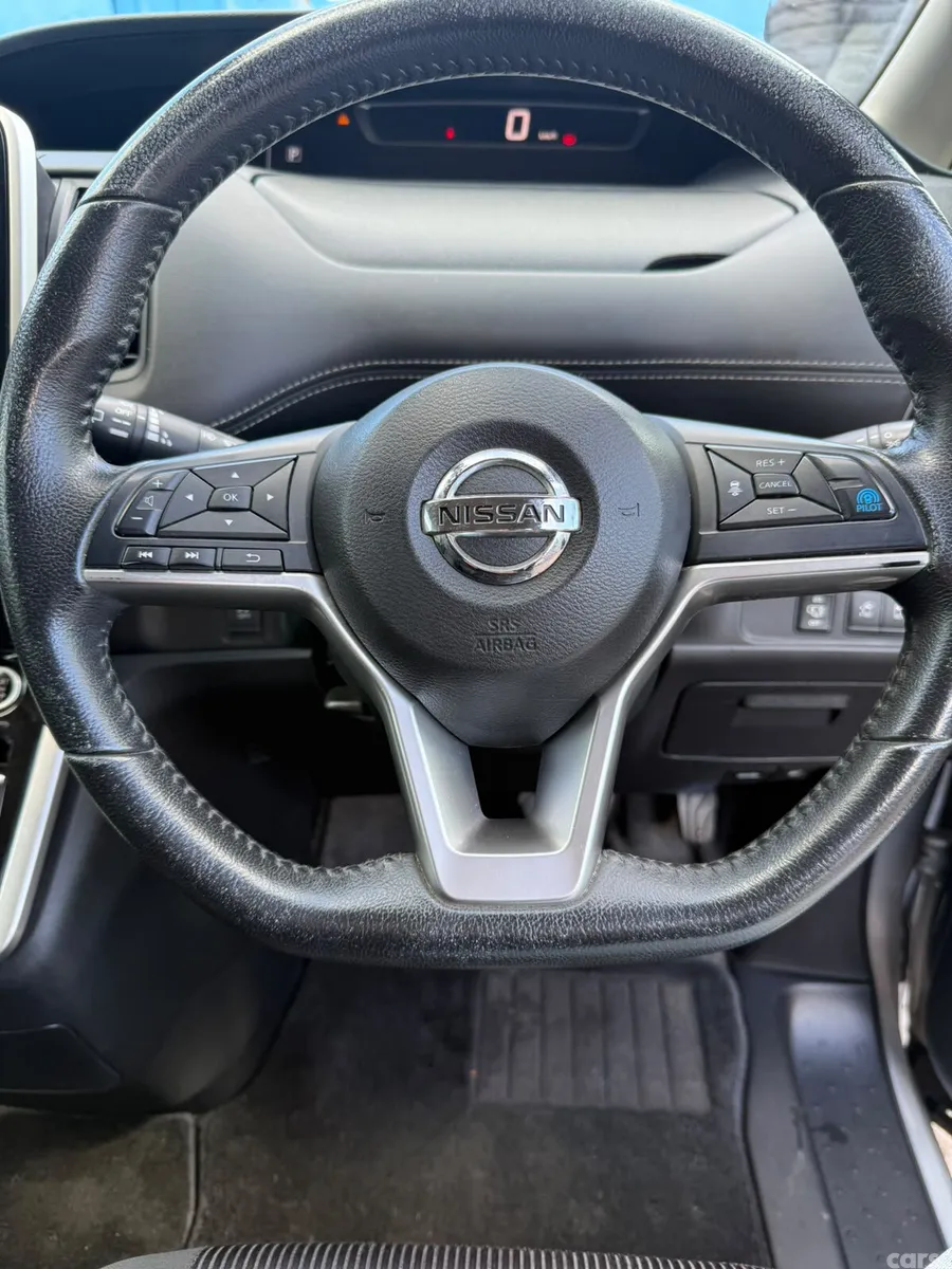 Nissan Serena MPV, Petrol Hybrid, 2017, Silver
