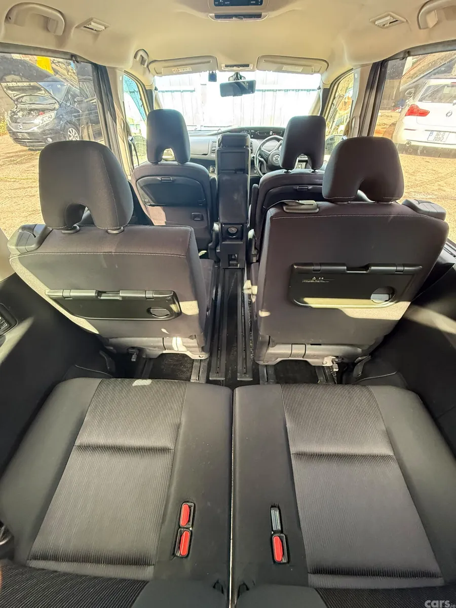 Nissan Serena MPV, Petrol Hybrid, 2017, Silver