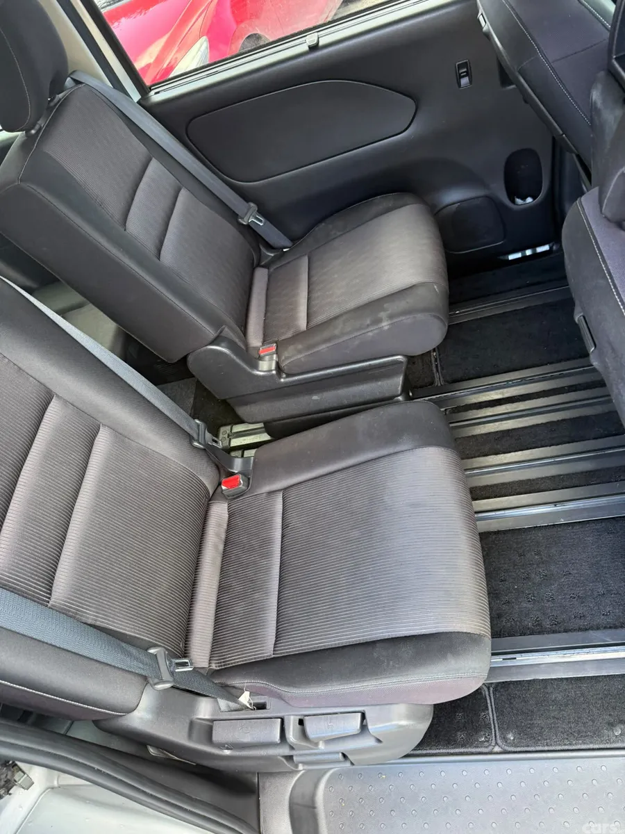 Nissan Serena MPV, Petrol Hybrid, 2017, Silver