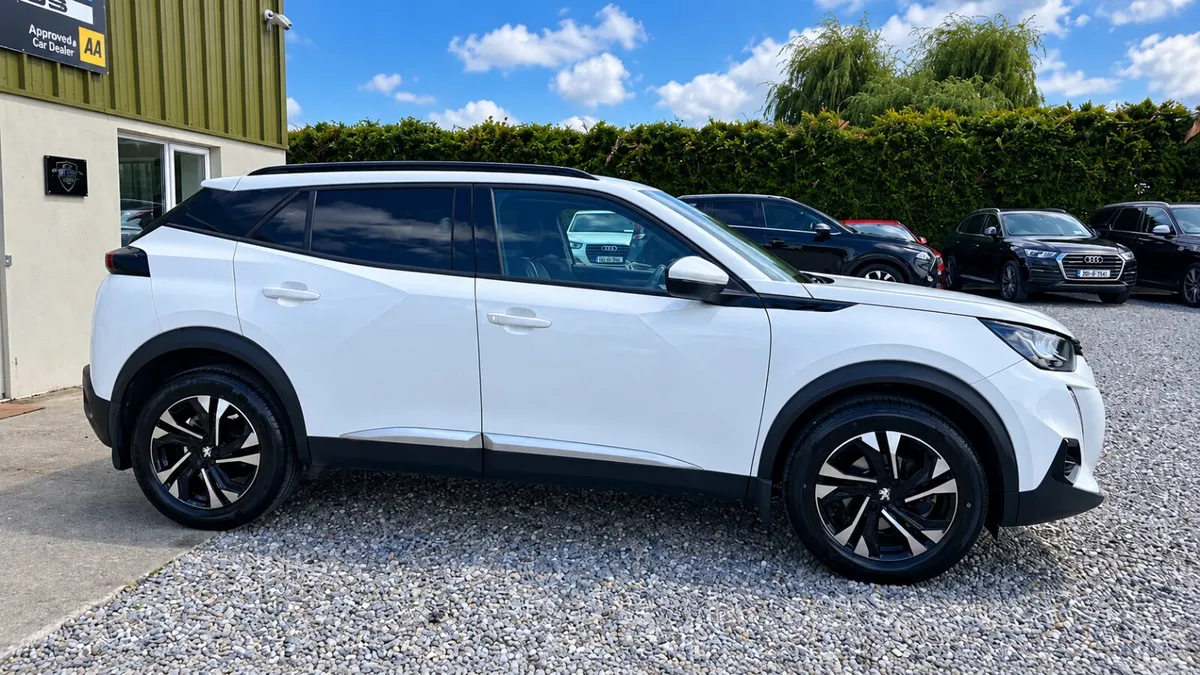 Peugeot 2008 MPV, Petrol, 2021, White
