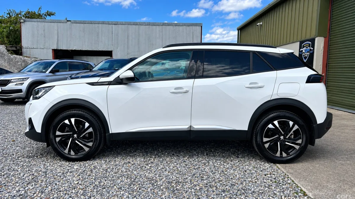 Peugeot 2008 MPV, Petrol, 2021, White