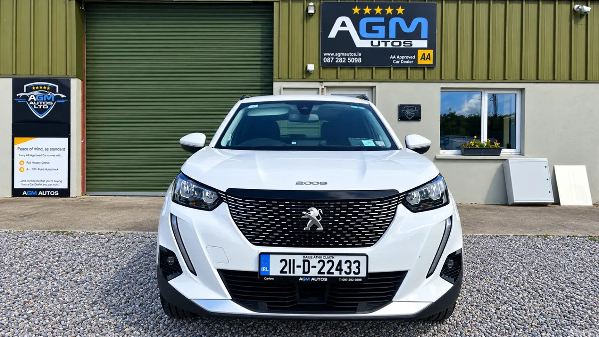 Peugeot 2008 MPV, Petrol, 2021, White