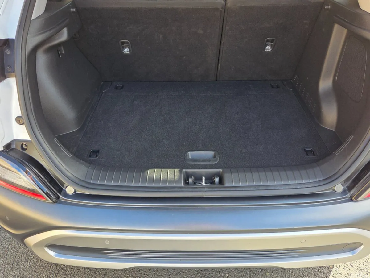 Hyundai KONA MPV, Petrol, 2023, White