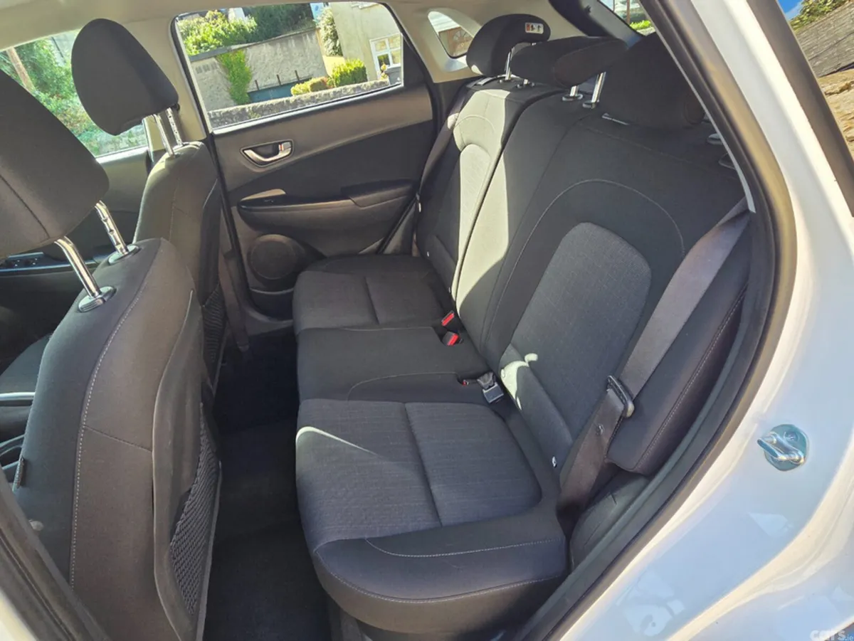 Hyundai KONA MPV, Petrol, 2023, White