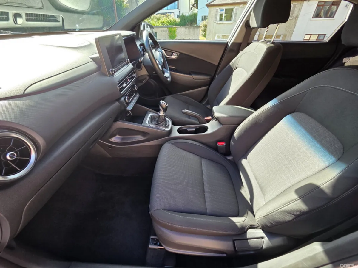 Hyundai KONA MPV, Petrol, 2023, White