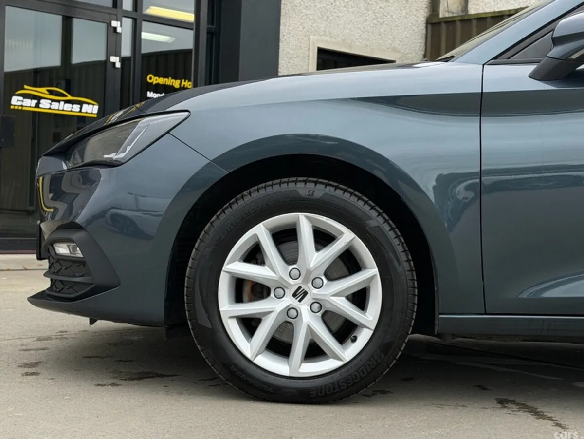 SEAT Leon Hatchback, Diesel, 2023, Grey