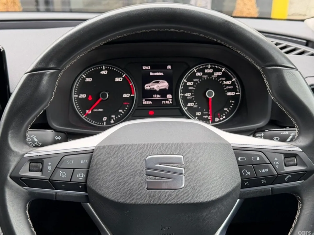 SEAT Leon Hatchback, Diesel, 2023, Grey