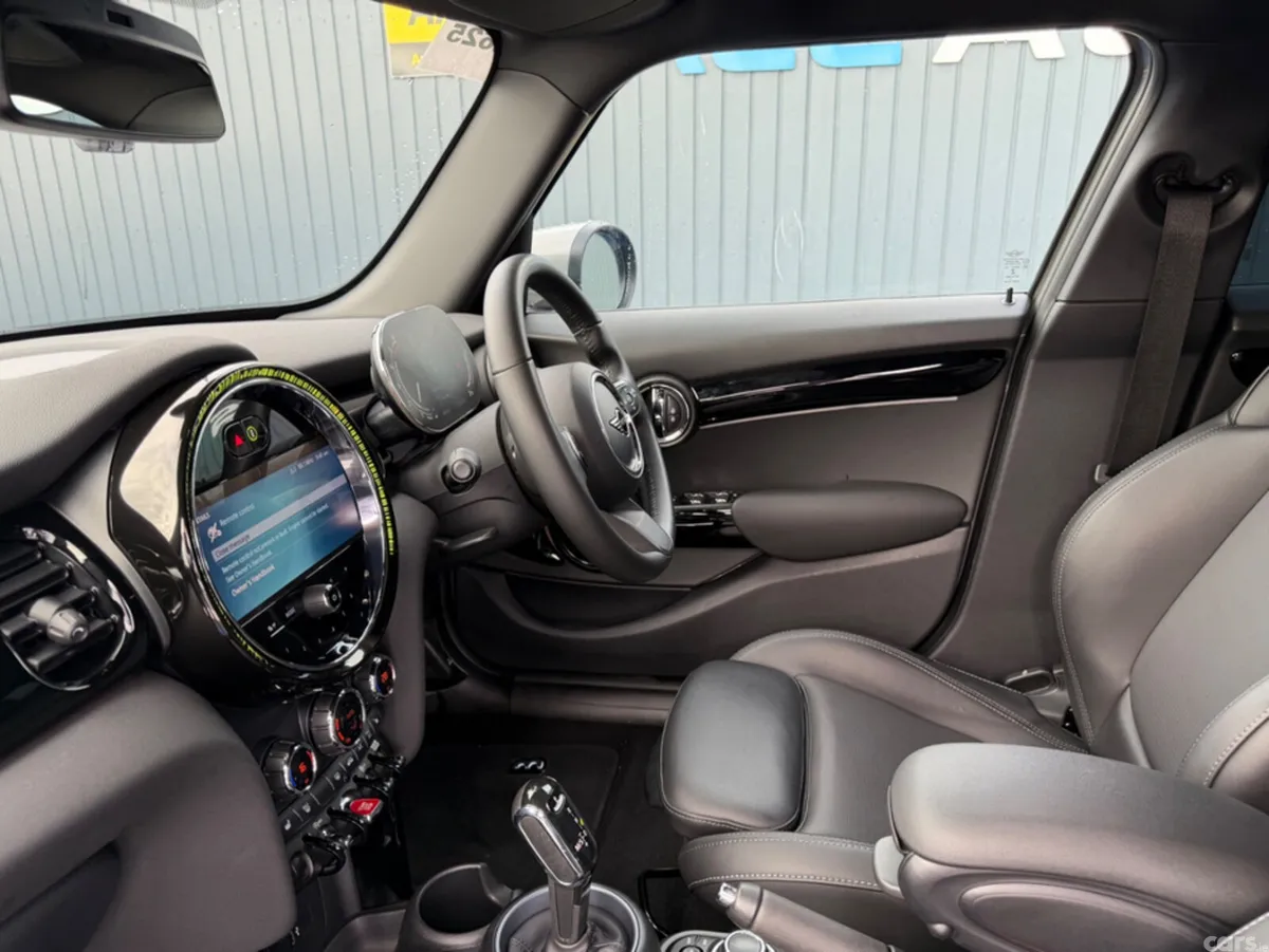 Mini Cooper Hatchback, Diesel, 2022, Grey