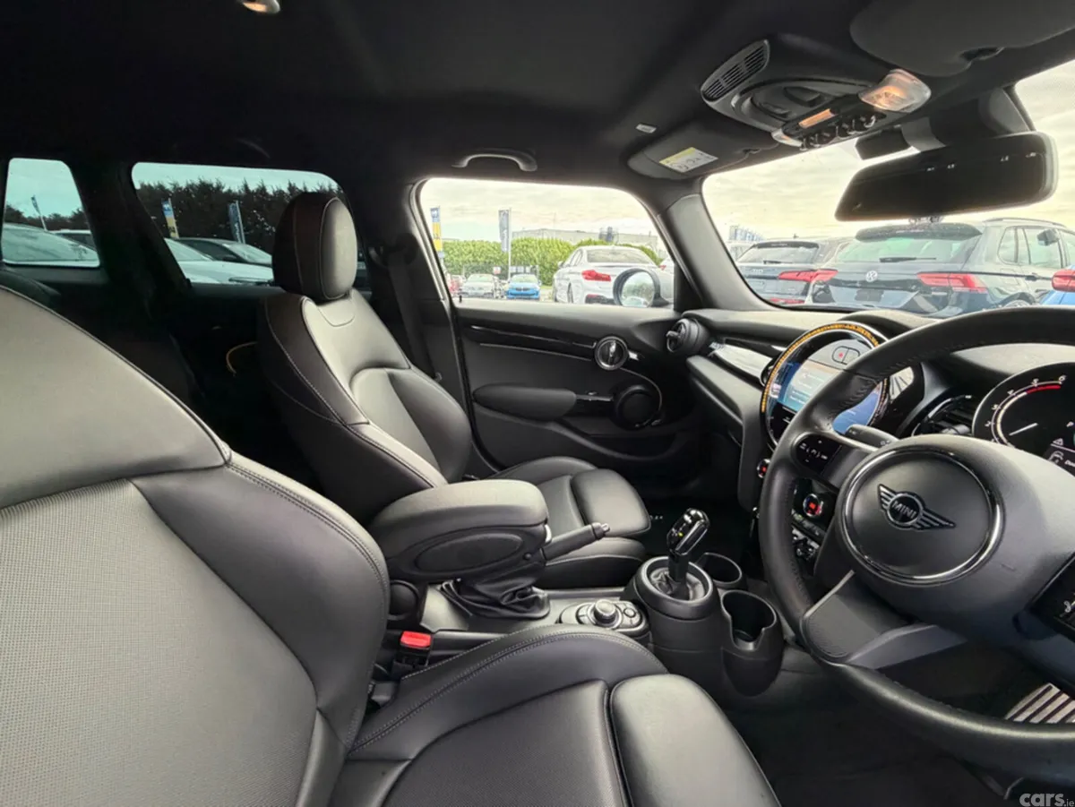 Mini Cooper Hatchback, Diesel, 2022, Grey