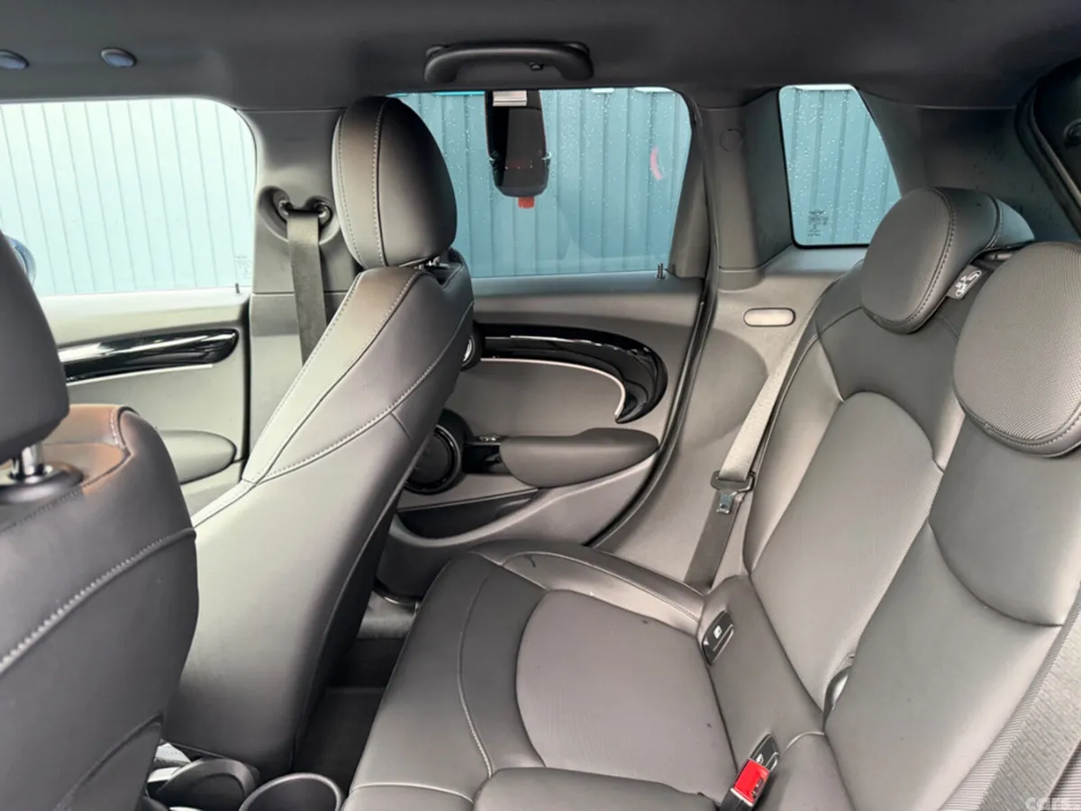 Mini Cooper Hatchback, Diesel, 2022, Grey