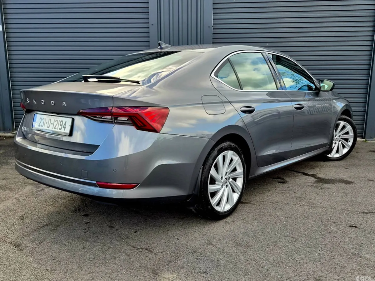 Skoda Octavia Hatchback, Diesel, 2023, Grey