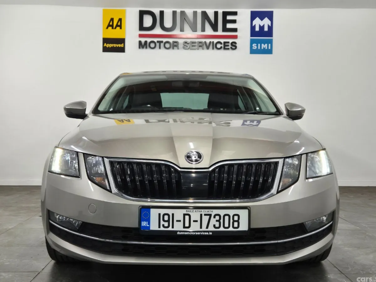 Skoda Octavia Hatchback, Diesel, 2019, Grey