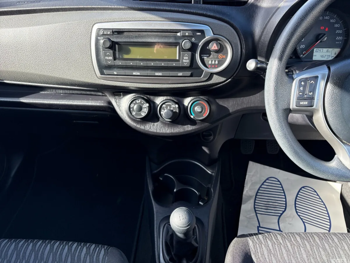 Toyota Yaris Hatchback, Petrol, 2014, Green