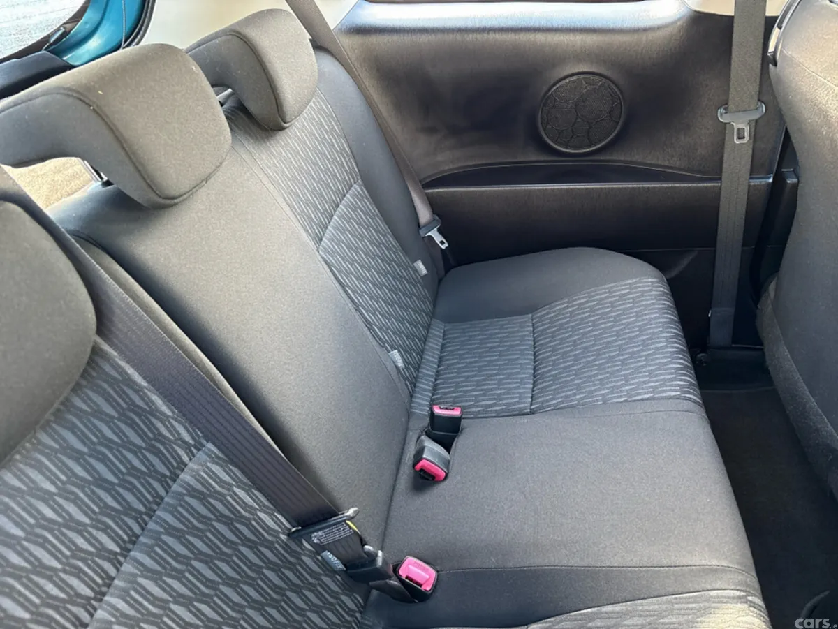 Toyota Yaris Hatchback, Petrol, 2014, Green