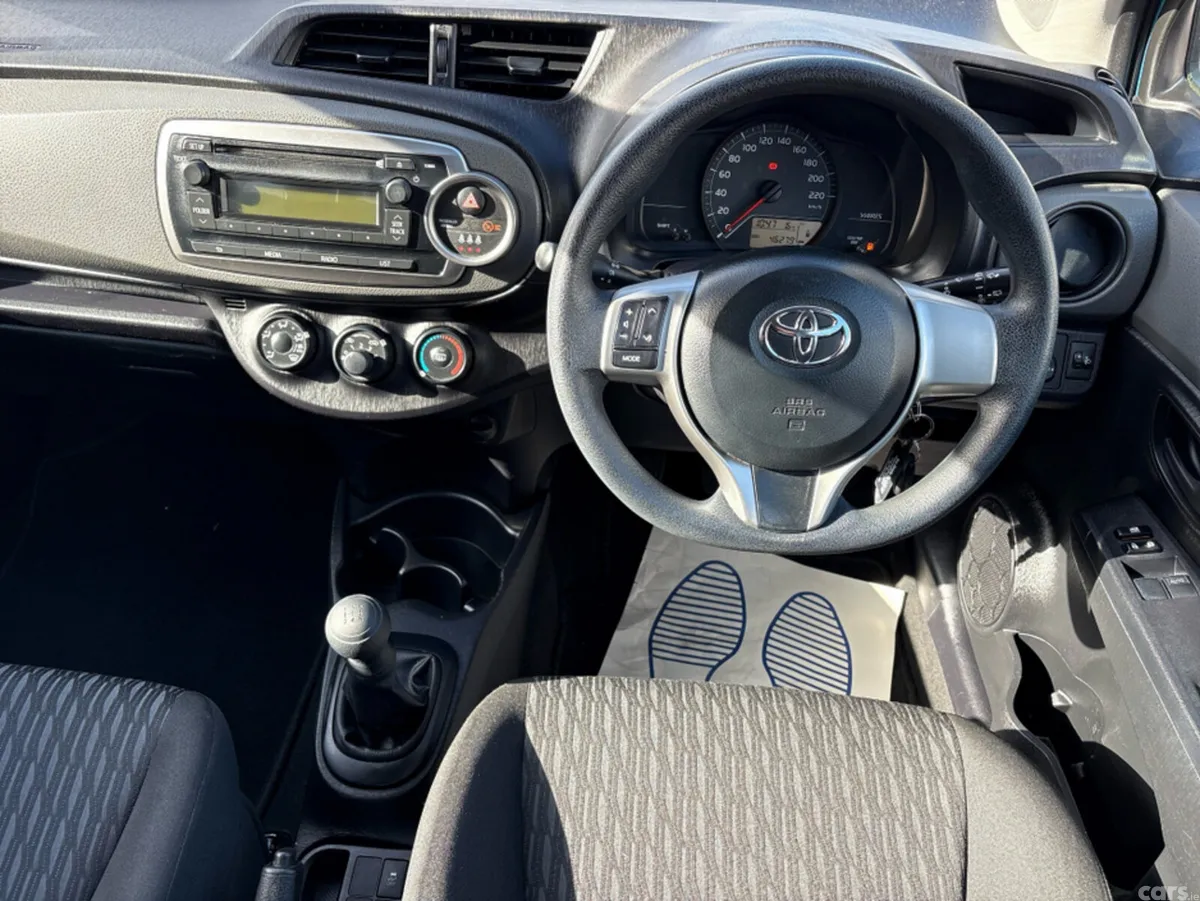 Toyota Yaris Hatchback, Petrol, 2014, Green