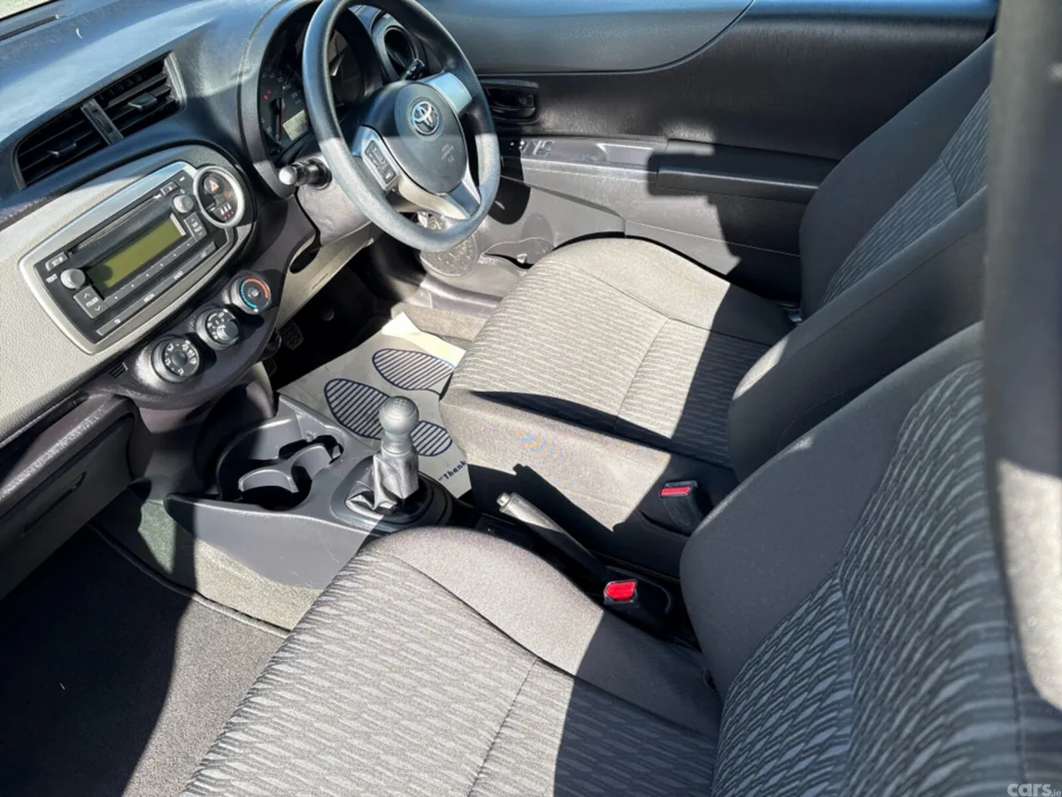 Toyota Yaris Hatchback, Petrol, 2014, Green