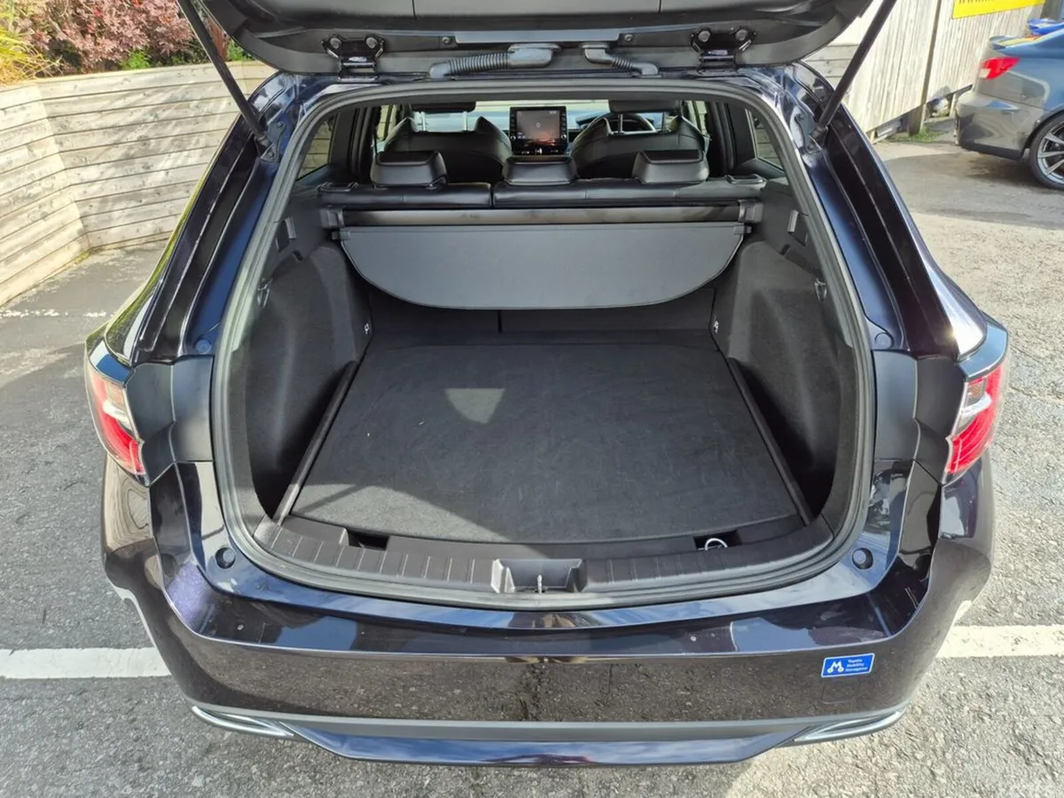 Toyota Corolla Estate, Petrol Hybrid, 2022, Black