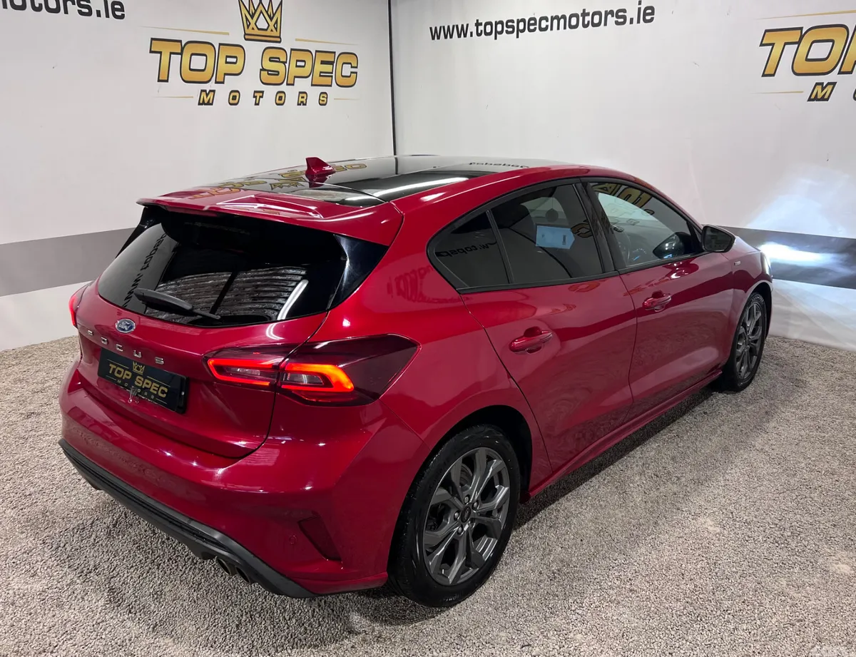 Ford Focus Hatchback, Petrol, 2023, Red