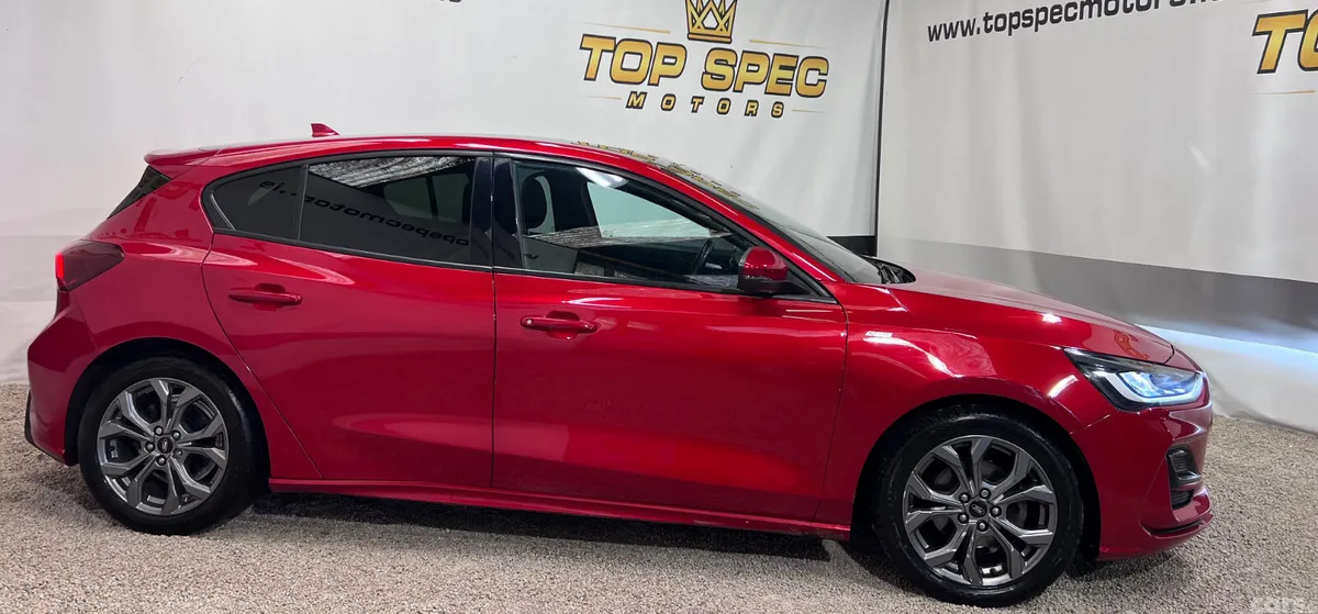 Ford Focus Hatchback, Petrol, 2023, Red