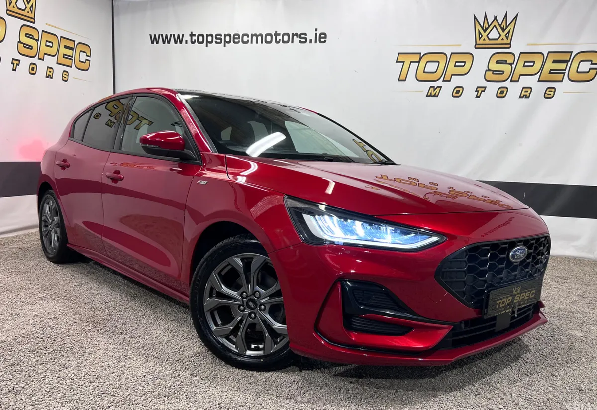 Ford Focus Hatchback, Petrol, 2023, Red